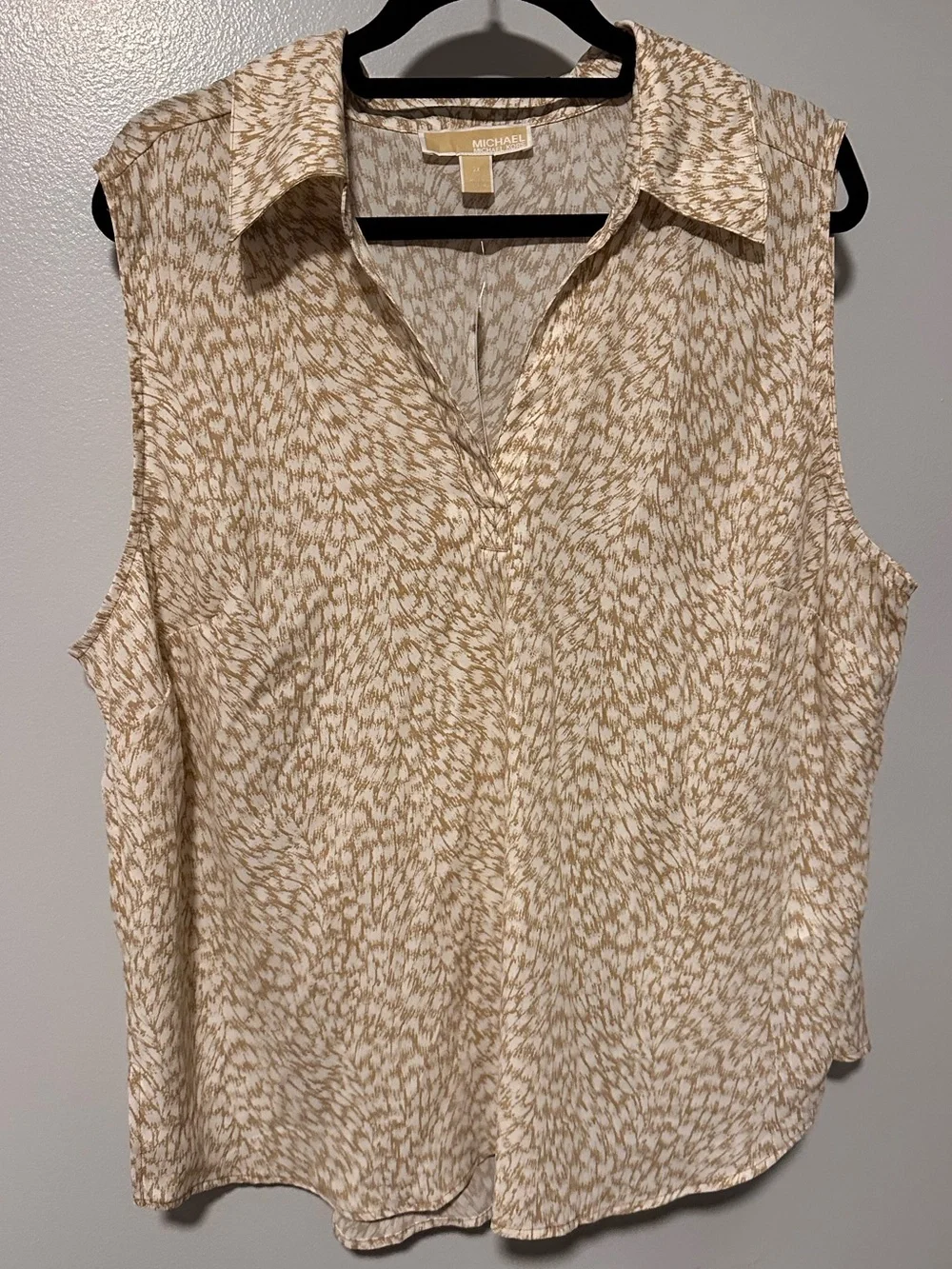 Michael Kors Sleeveless Cream and Beige Patterned Collared Top